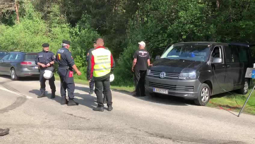 Austrijska policija zadržava muškarca s ustaškom majicom