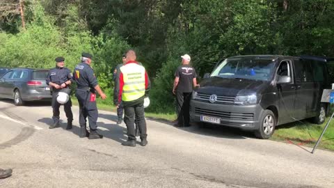 Austrijska policija zadržava muškarca s ustaškom majicom