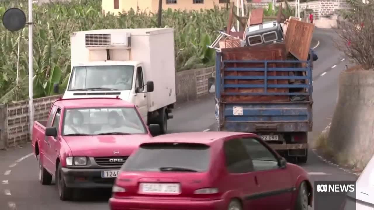 Giant wall of lava spreads across La Palma in the Spanish Canary Islands | ABC News