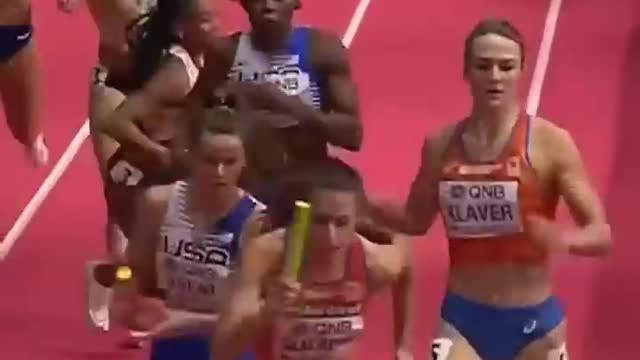 Epic dodge in 4x400 relay