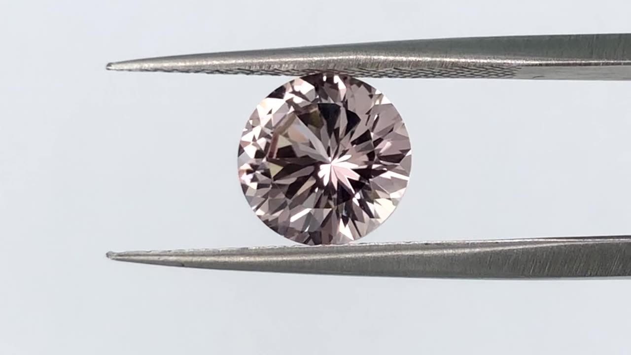Lab Grown Morganite Round Shape Czochralski Method