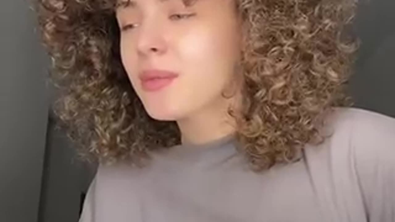 Funny girl guitar moroccan music
