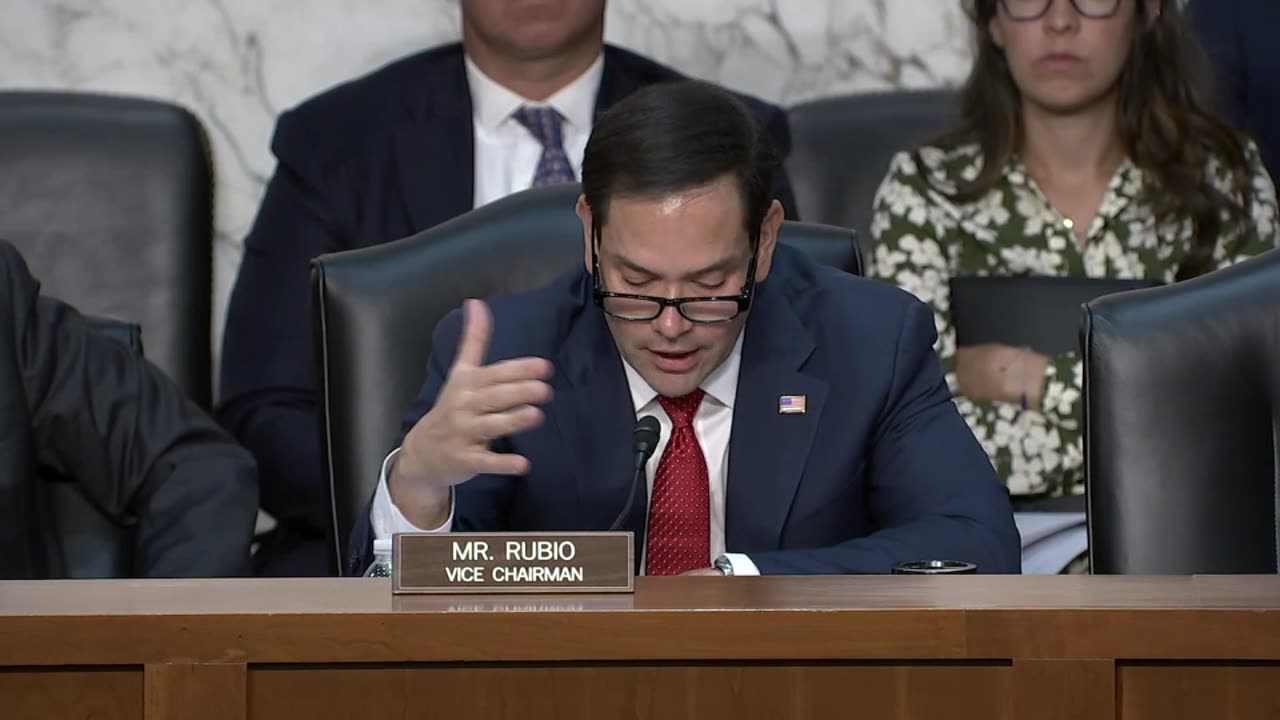 Vice Chairman Rubio questions witnesses at a Senate Intelligence Hearing on vetting modernization
