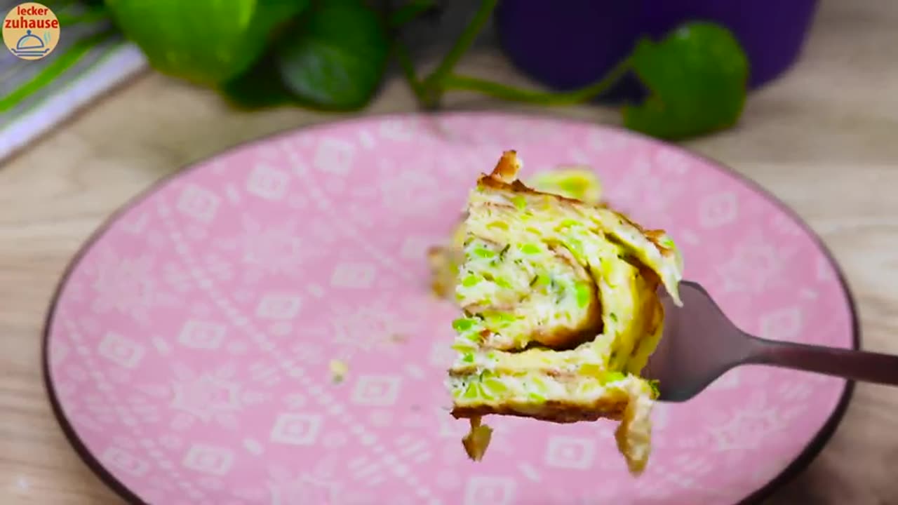 1 Zucchini, Eier, kein Mehl. Leckere und einfaches rezept Zucchini Rolle zum Frühstück. ASMR