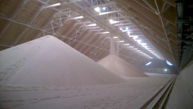 How the warehouse is filled with fertilizer.