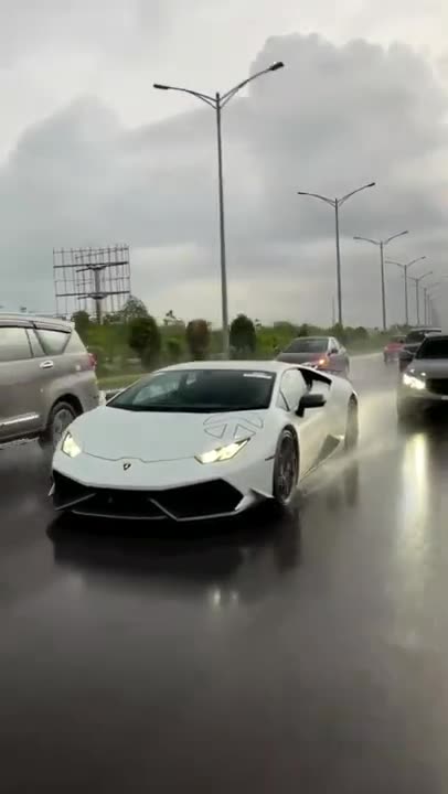 LAMBORGHINI ATTITUDE CAR STUNT SHORT VIDEO