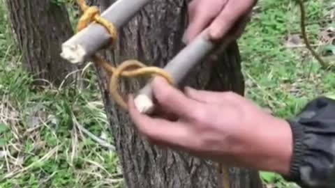 How to make outdoor ladder with rope and branches