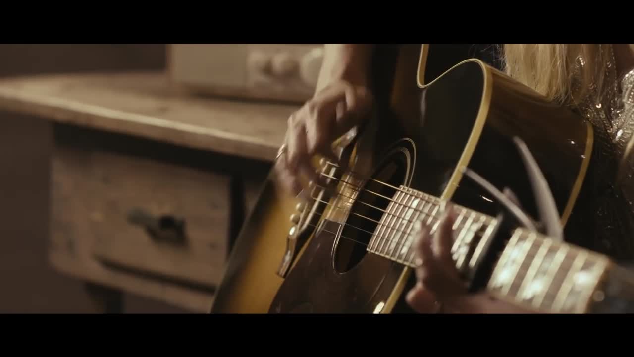 Stephanie Quayle - Drinking With Dolly