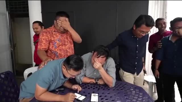 Dato Seri Anwar Ibrahim'slong-time team and staff crying after their hear the news that he is #PM10