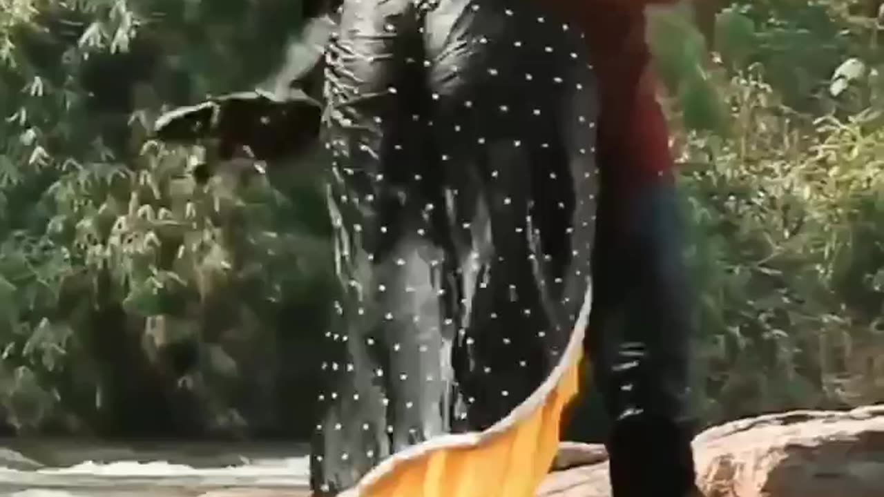 Hot Indian Actress Dance