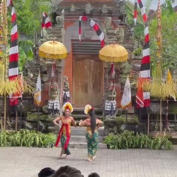 Kate Sommerville | Australian Beautiful Plus Size Model | Curvy Fashion | Biography / Curvy Model