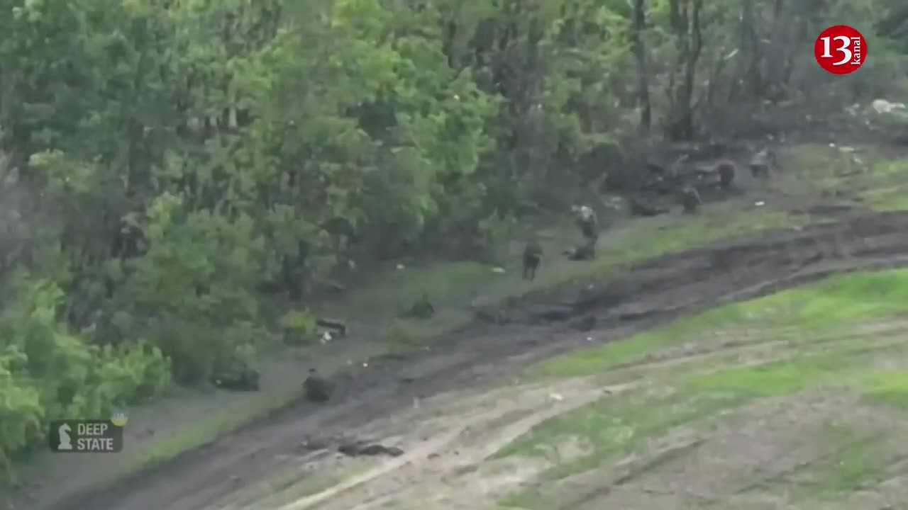 Moment Russians are leaving their positions in Bakhmut and fleeing in vehicles and on foot