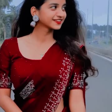 Hot sexy babe sexy looks in saree