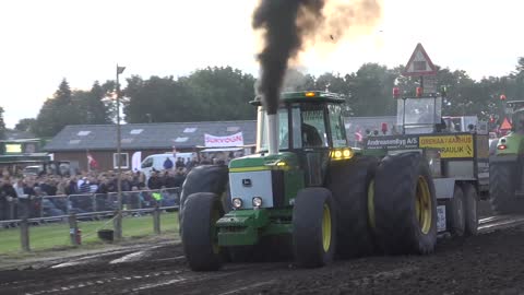 Tractor Pulling Super Standard