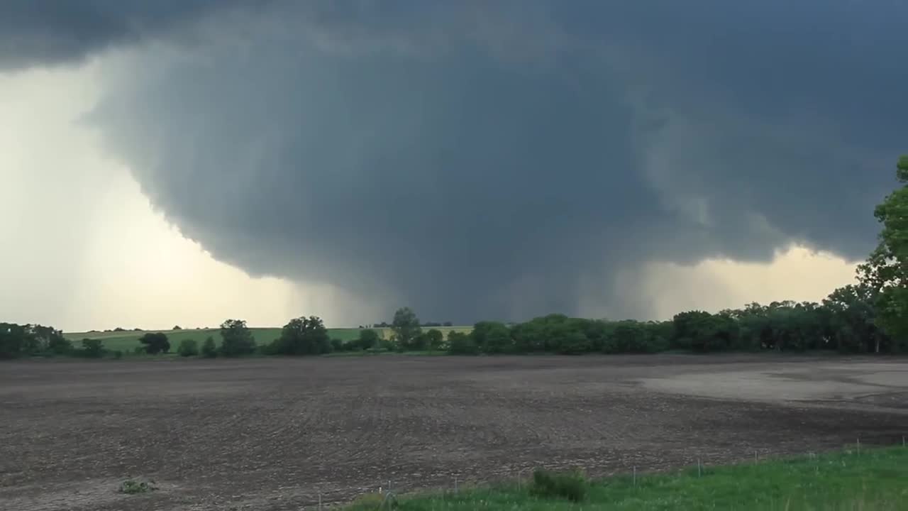 RAW Storm Chase footage - Abilene/Chapman Kansas Tornado May 25, 2016.