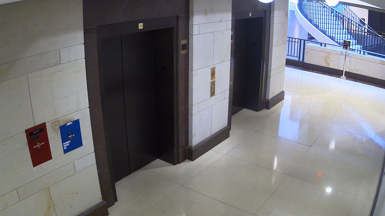 7050CVCLLElevator24-25Lobby_2021-01-06_16h10min56s060ms.mp4