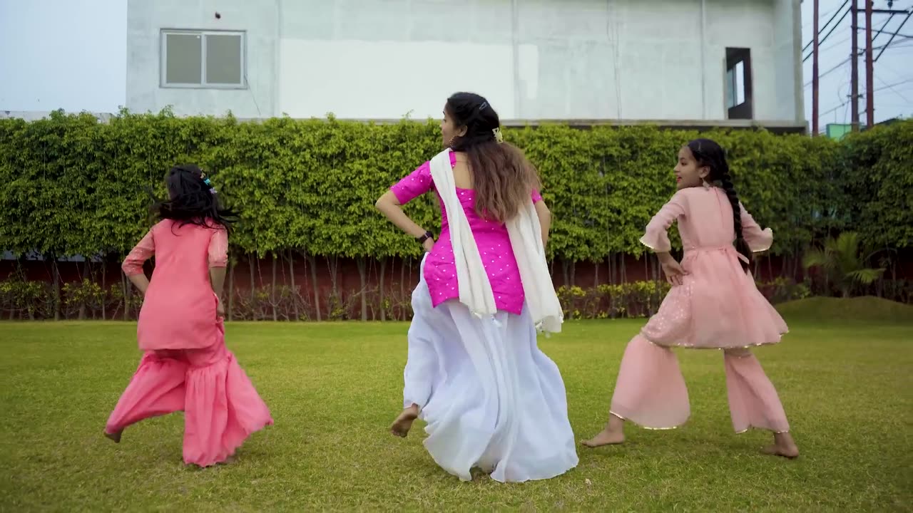 Gulabi sharara dance