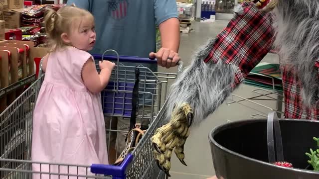 Little Girl Gets Freaked Out by Animatronic Werewolf