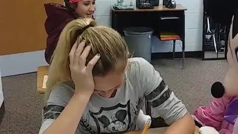 Mom embarrass daughter at school