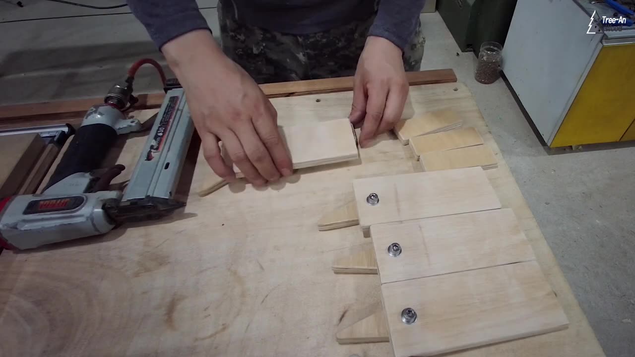 Adjustable router template jig for square hole __ 정확하게 사각형 구멍을 만들수 있는 루터 지그