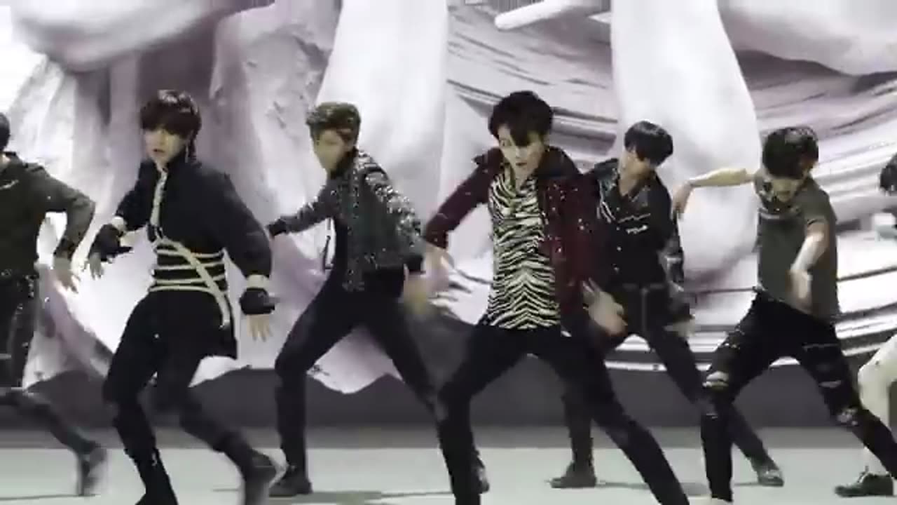 BTS"FAKE LOVE", MV