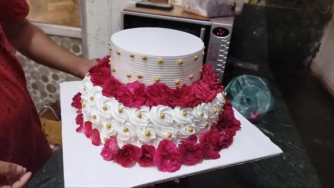 Flower Eiffel Tower Cake _ Flower Cake _ Eiffel Tower Cake _ Fresh Flowers Cake