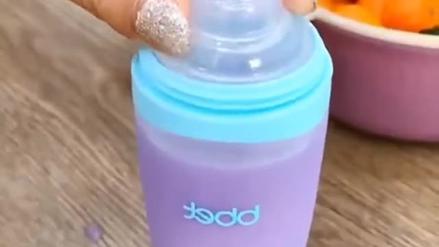 Baby suction bottle