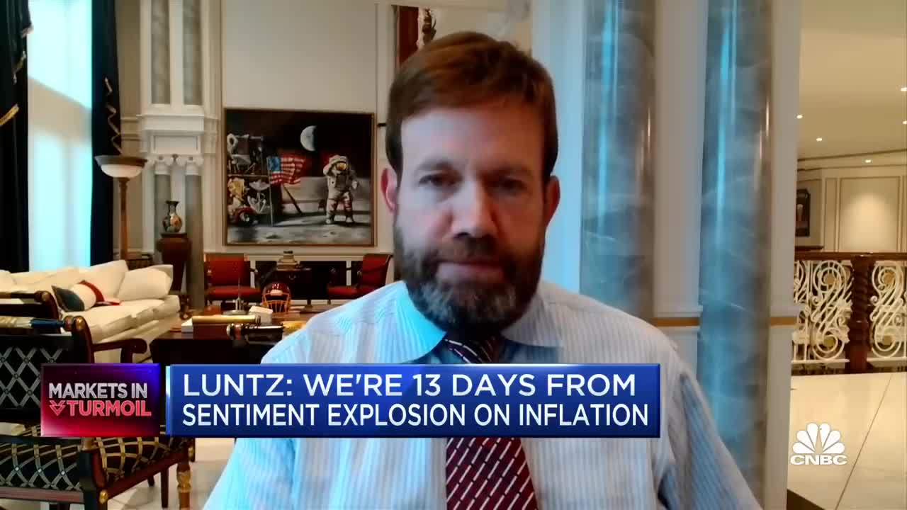 U.S. is only days away until an 'absolute explosion' on inflation: Pollster Frank Luntz