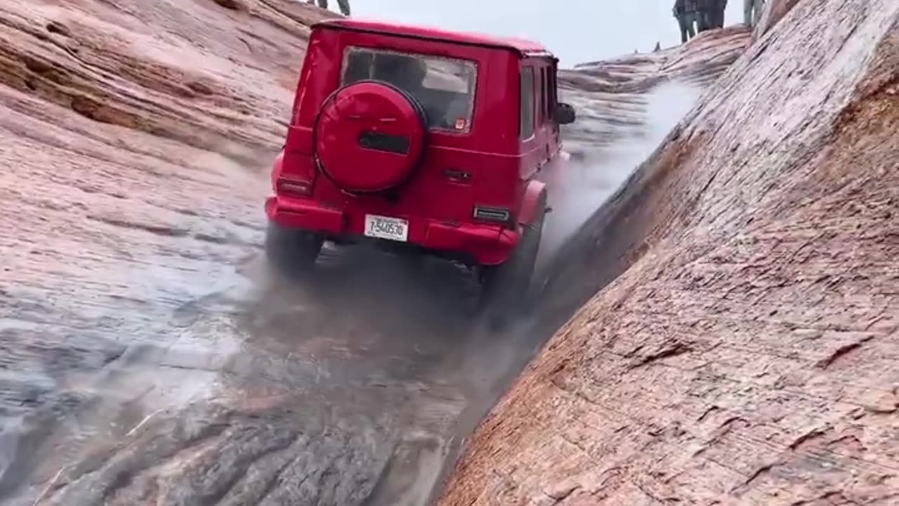 G-wagon malfunctions in an off-road durability test