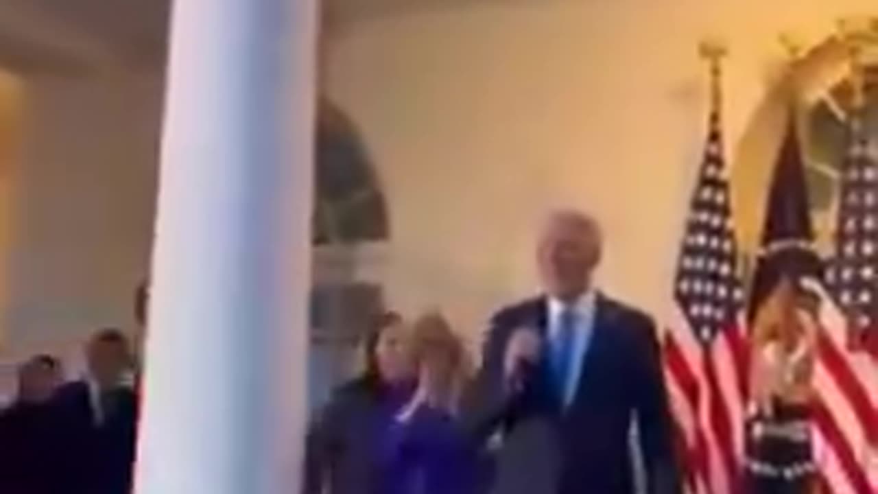 IT WOULD SEEM BIDEN GREW OR JILL SHRUNK A FEW INCHES IN THE PAST FEW DAYS.
