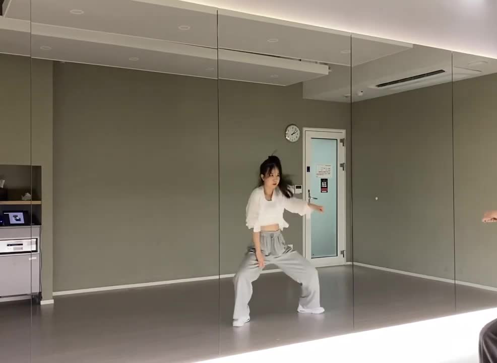 Ariana Grande - break up with your girlfriend, i'm bored