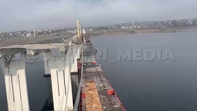 Another video from the Antonovsky bridge, the city of Kherson.