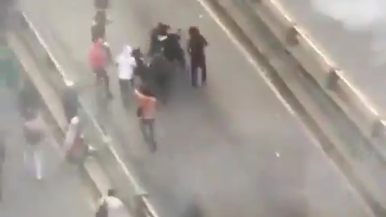 WARNING: Venezuela Bolivarian National Guard open fire on unarmed Venezuelan citizens