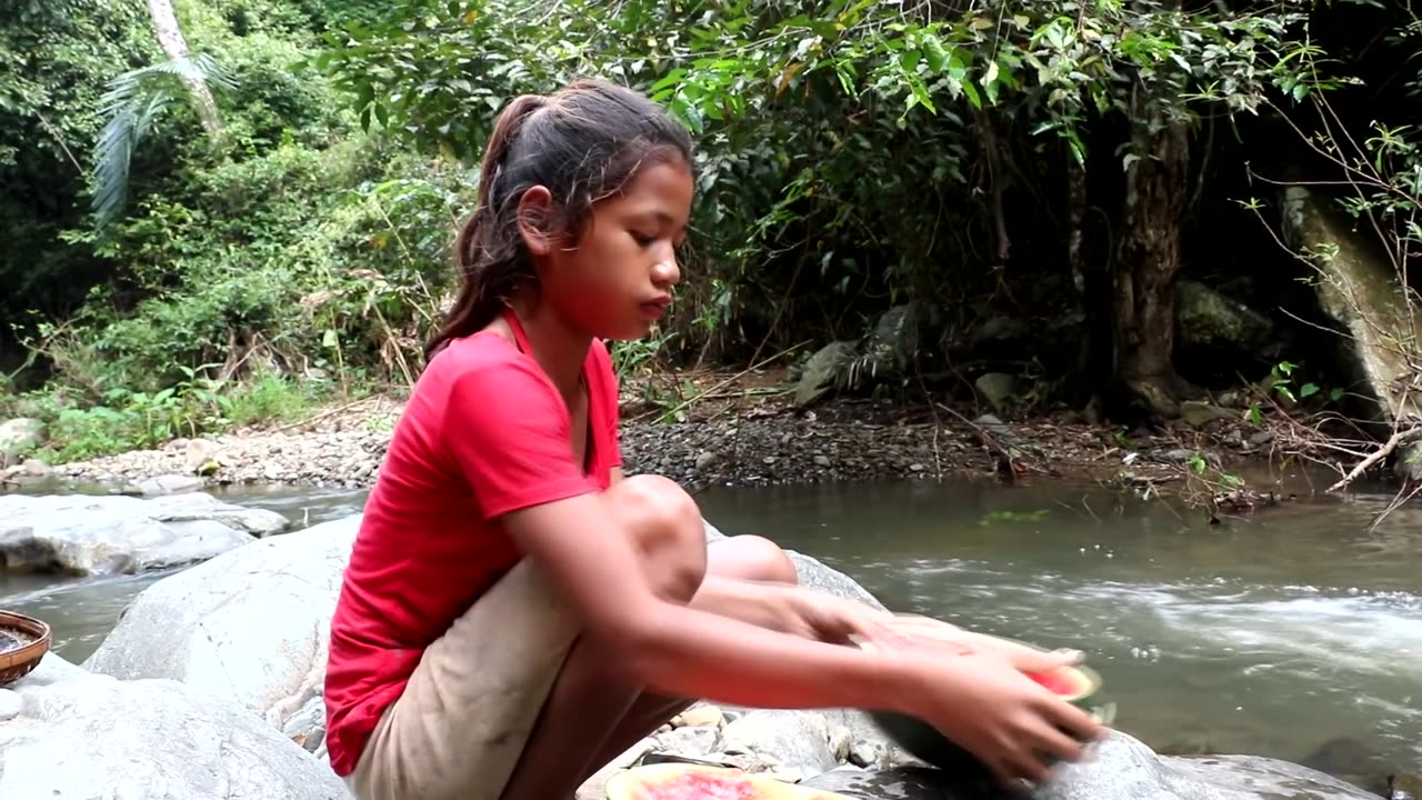 Survival skills: Grilled shrimp In watermelon for food - Cooking shrimp eating delicious