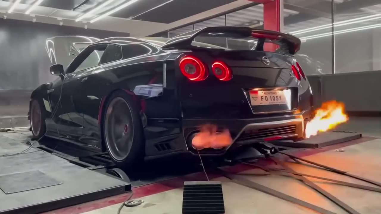 Nissan GTR r35 crazy flames