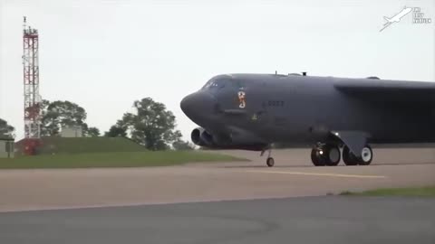 US Pilots Fly Gigantic B-52 Super Close to KC-135 during Air Refuel