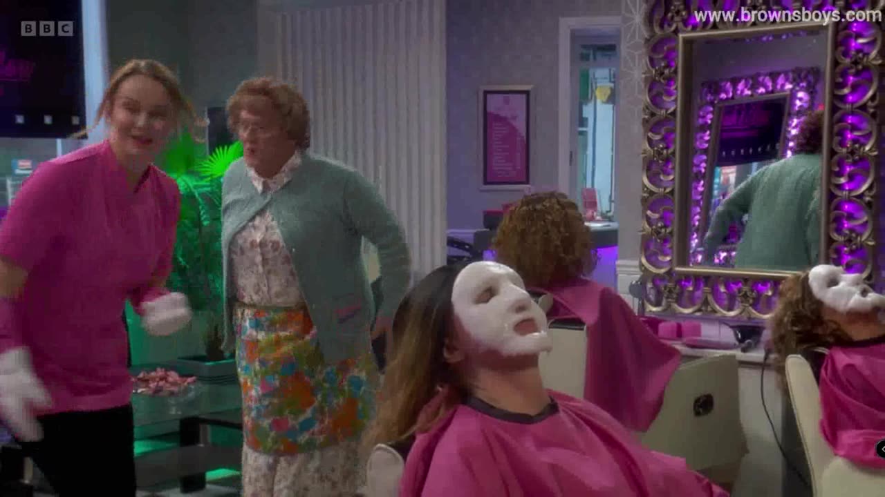 Mrs Brown's Boys - Mammy Scissorhands