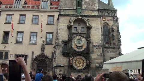 Prague Astronomical Clock-27 Seconds of Awesomeness! (1)