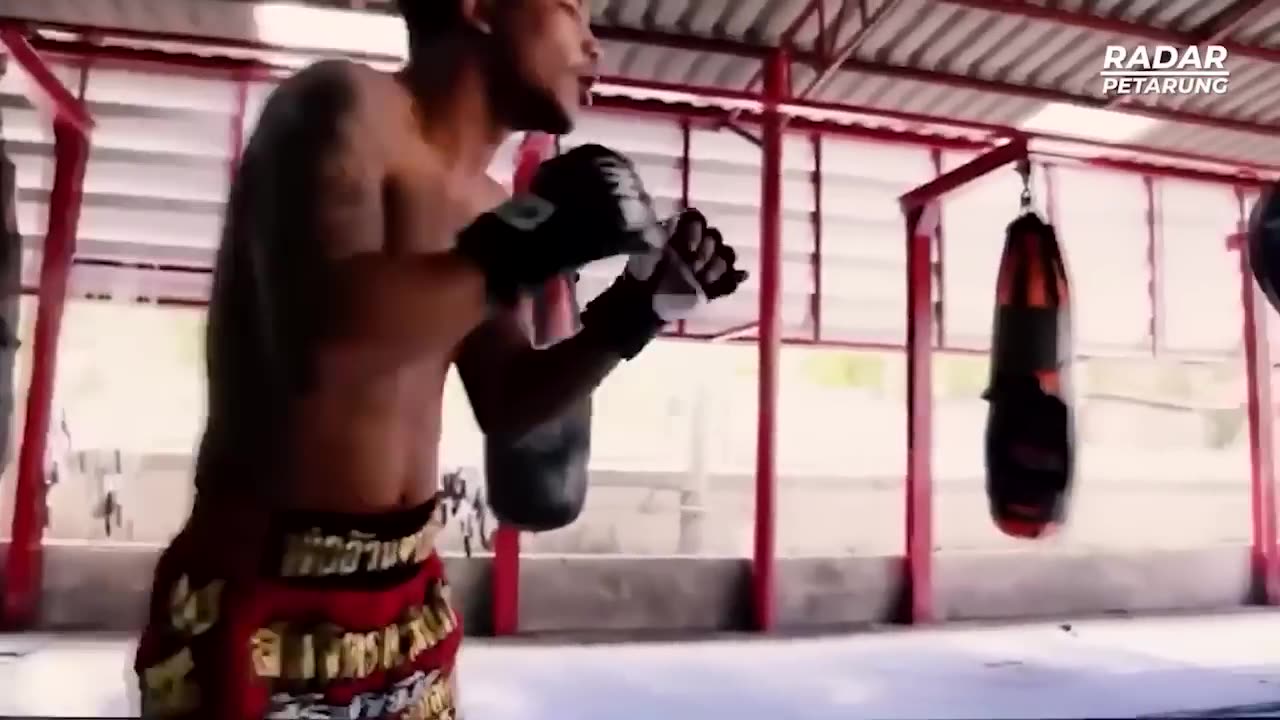 Deadly duel Eko vs Rodtang (MMA vs Muay thai)