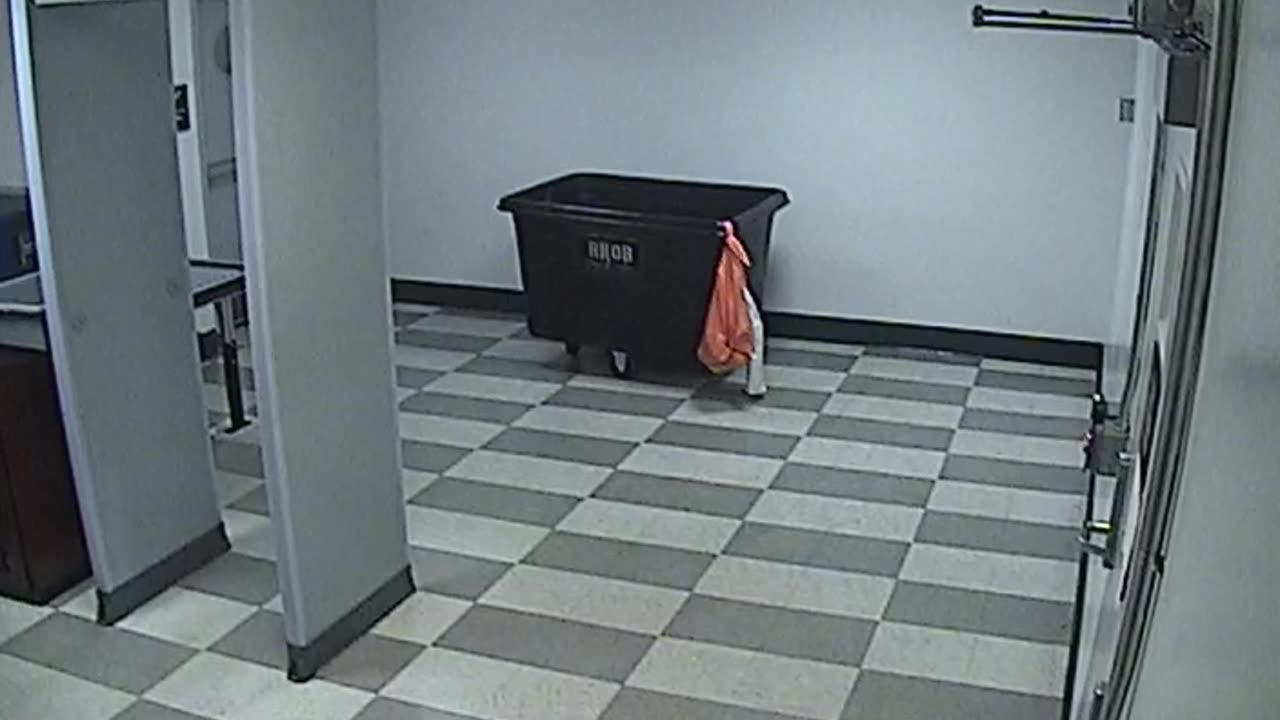 6054RHOBG2G207Lobby_2021-01-05_04h00min00s503ms.mp4