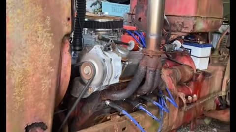 V8 tractor start up (WOW)