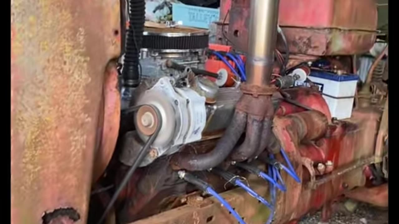 V8 tractor start up (WOW)