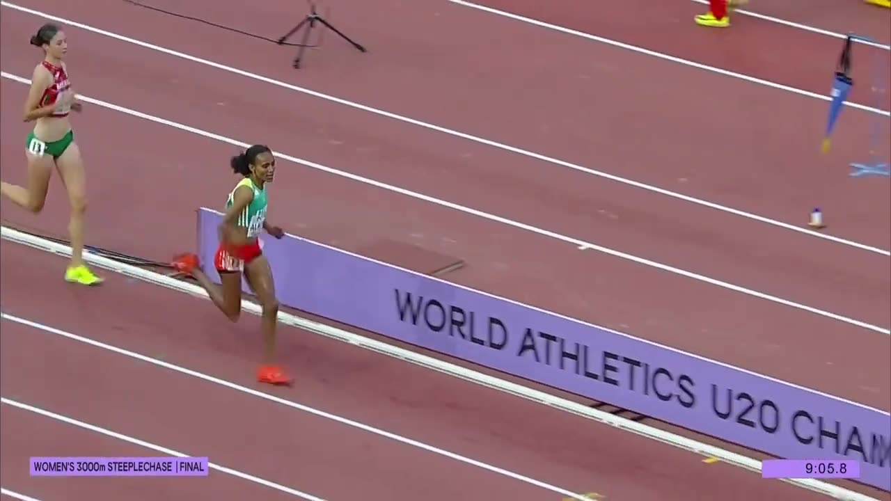 An Ethiopian athlete Simbo Alemayehu dominates 3000m race U20 champions