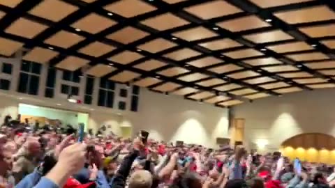 Crowd goes wild as Elon Musk takes the stage in Folsom, Pennsylvania