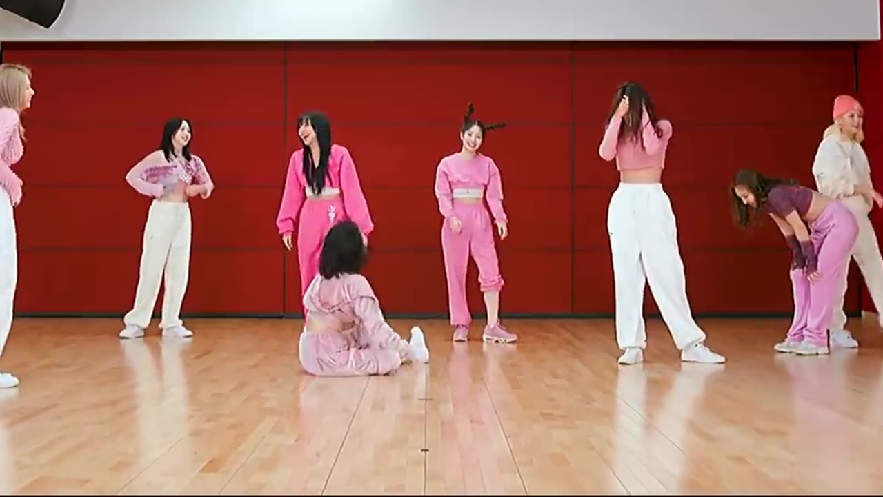 Tzuyu funny fails in "Scientist" dance practice