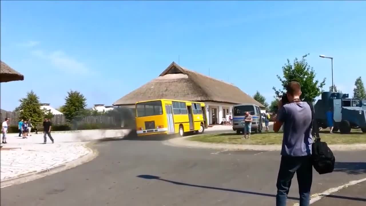 Driver pulls off epic drifts in 40-year-old bus!