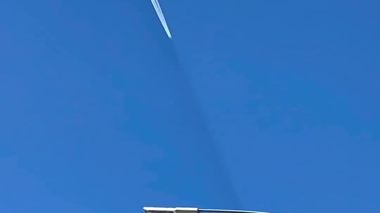 🚫 Nothing to see here, they say... but what about Black Chemtrails? 🛑😮