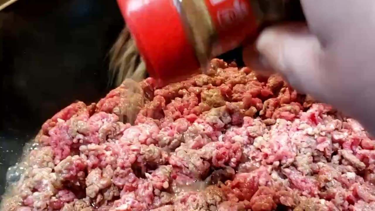 Season My Meat #beef #meat #season #spices #groundbeef #cooking #garlicpowder #chilipowder