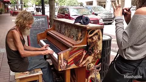 Homeless Man Plays Street Piano Beautifully in Florida (Come Sail Away) | Mashable News