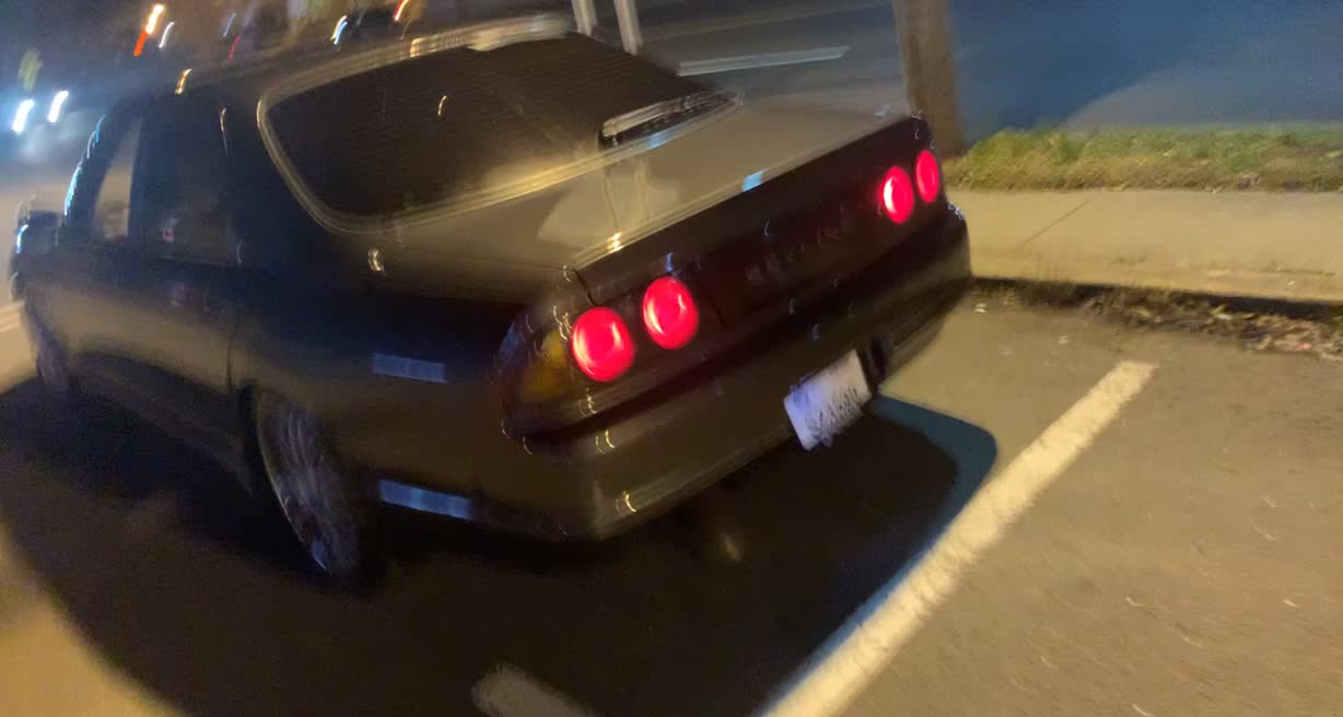 Rare Skyline R32 Shoots Flames!